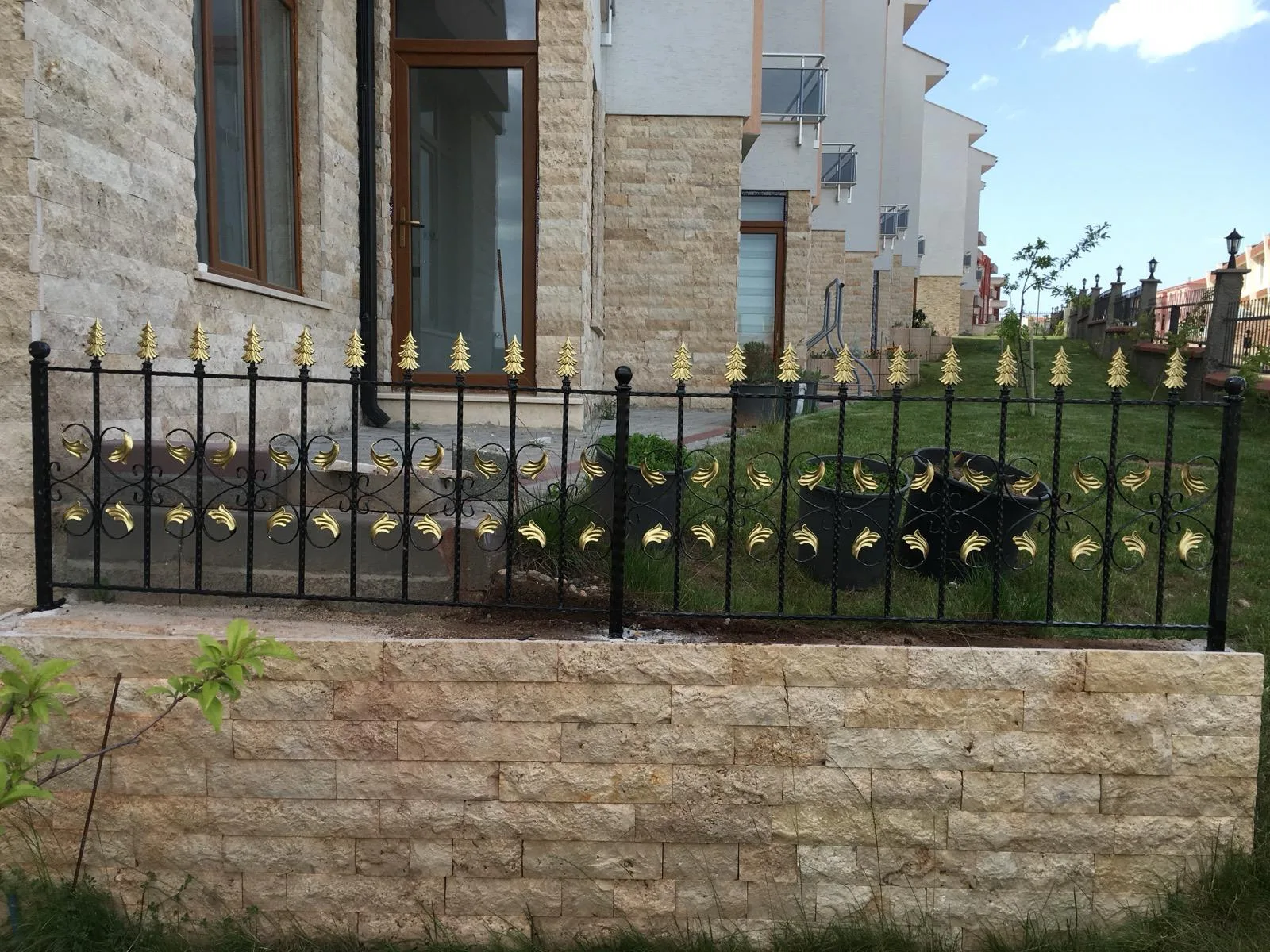 Bahçe Duvarı Ferforje Korkuluk gerçek proje uygulaması