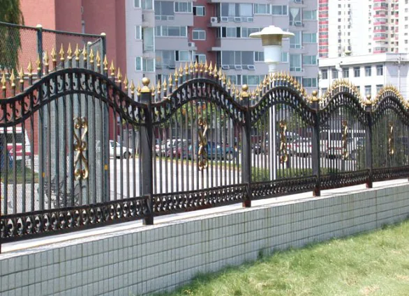Dalgalı Ferforje Duvar Üstü Korkuluk gerçek proje uygulaması