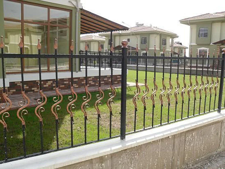 Modern Düz Hatlı Bahçe Korkuluğu gerçek proje uygulaması